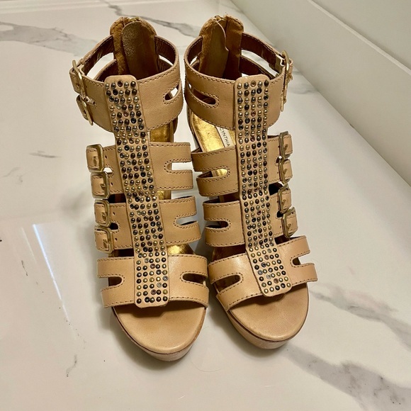 Cynthia Vincent Leather and Wood Platform Sandals - Picture 5 of 5